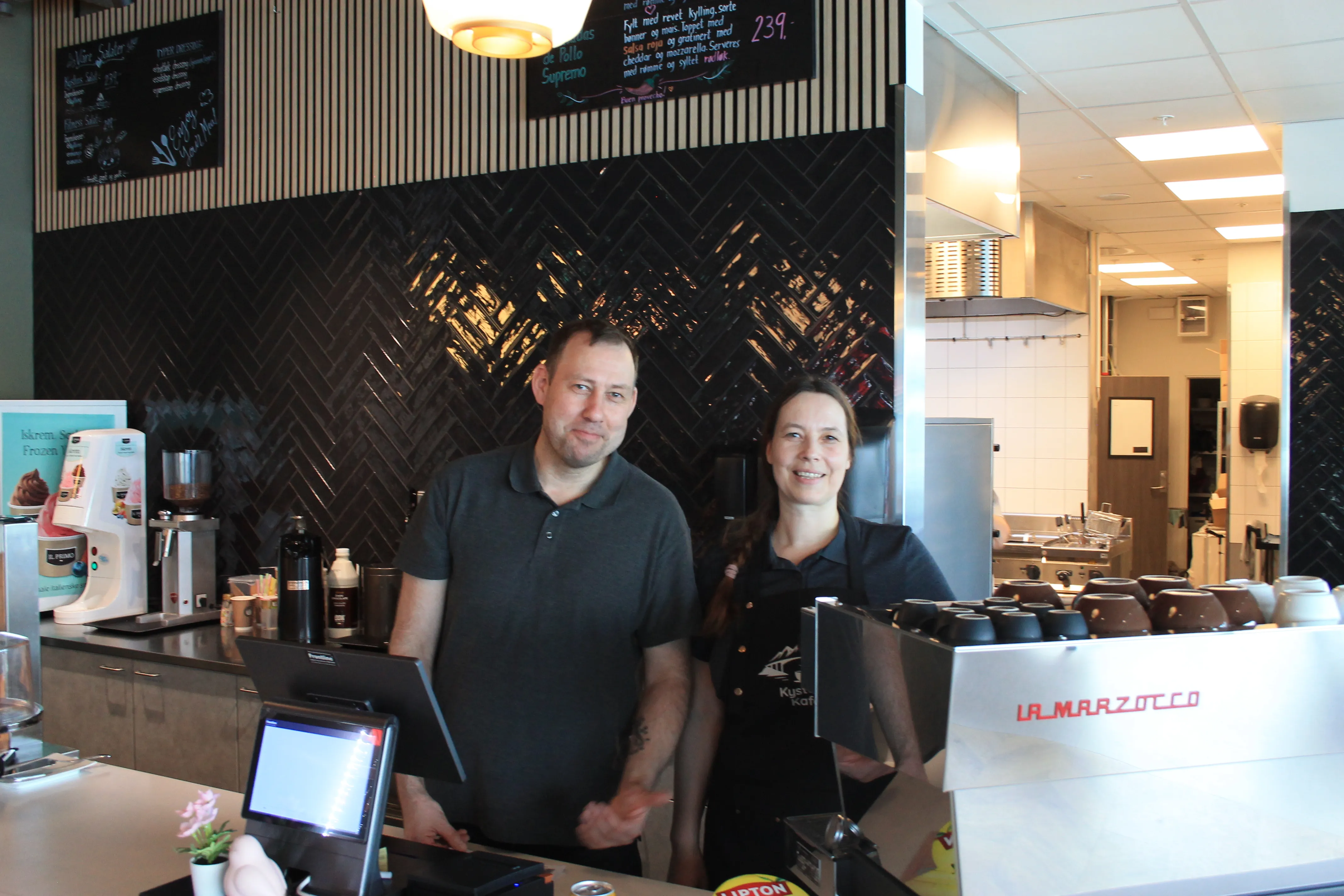 Katerina og Tim på Kystens Kafé